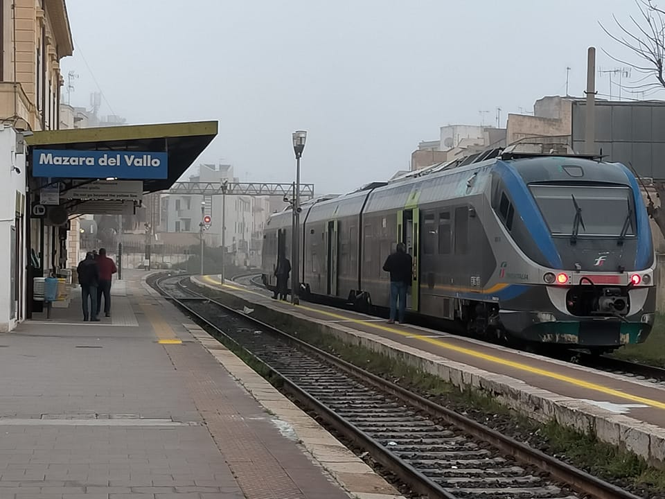 Treni in tilt sulla linea Trapani-Castelvetrano-Piraineto: pazienza al capolinea