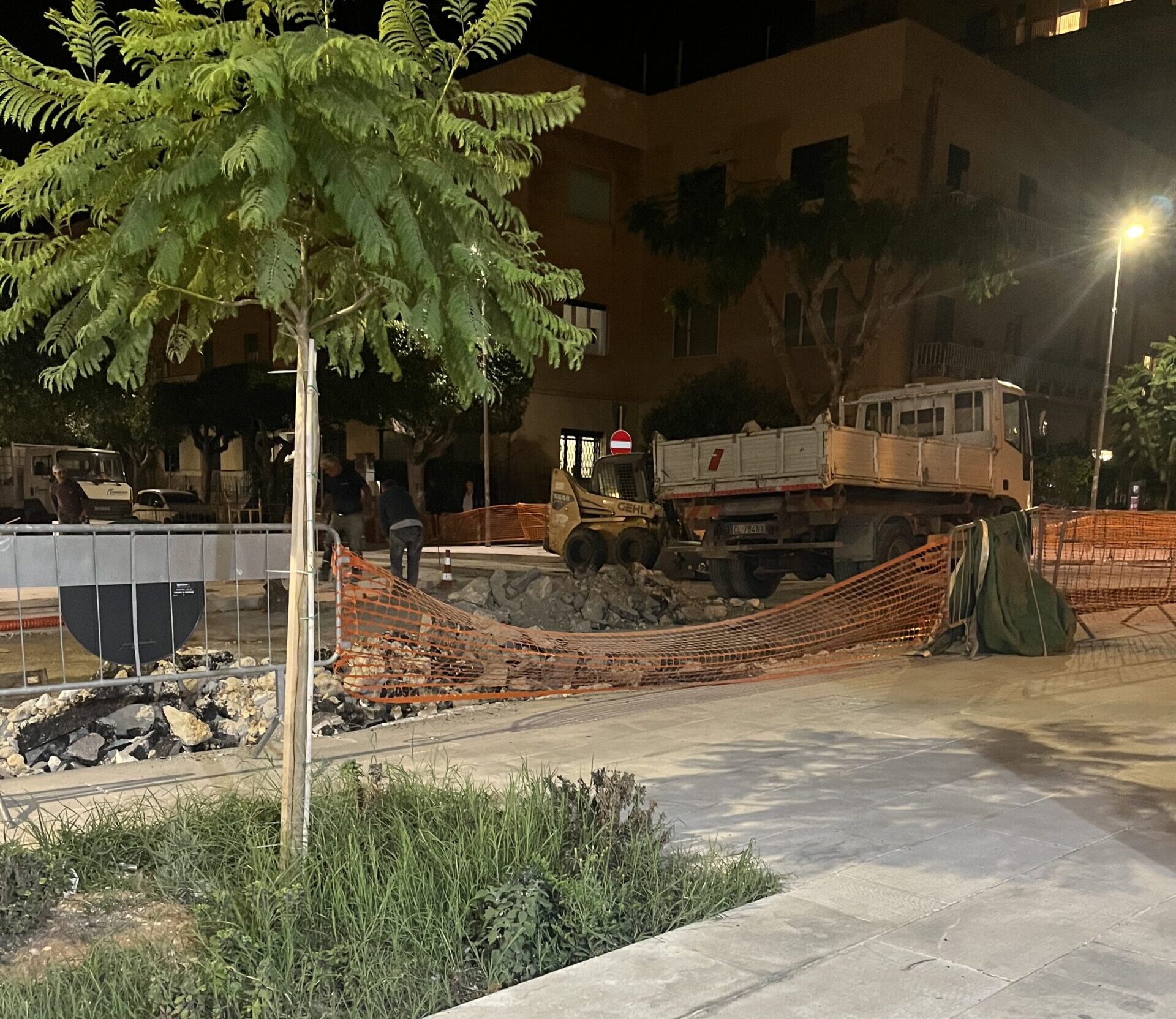 Marsala, Piazza Mameli e i continui lavori anche ai marciapiedi