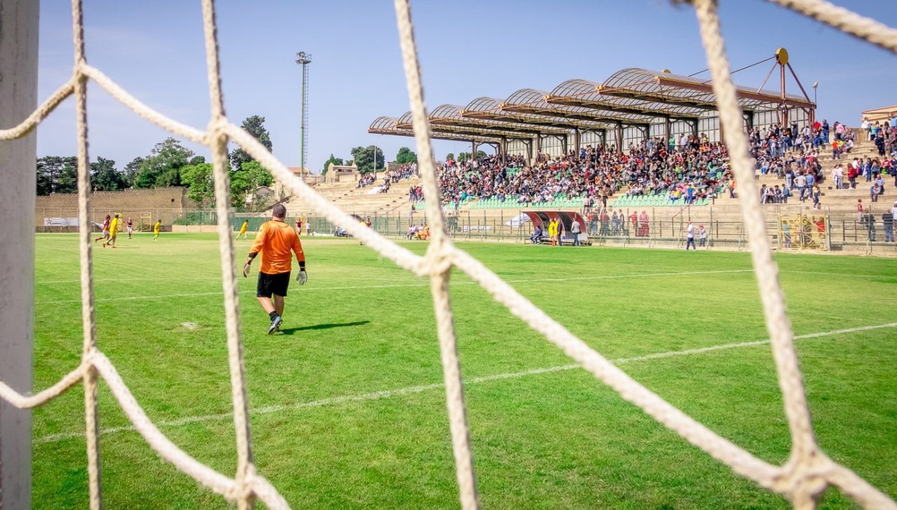 Nascondeva un tirapugni con lama nei boxer, Daspo per un tifoso marsalese