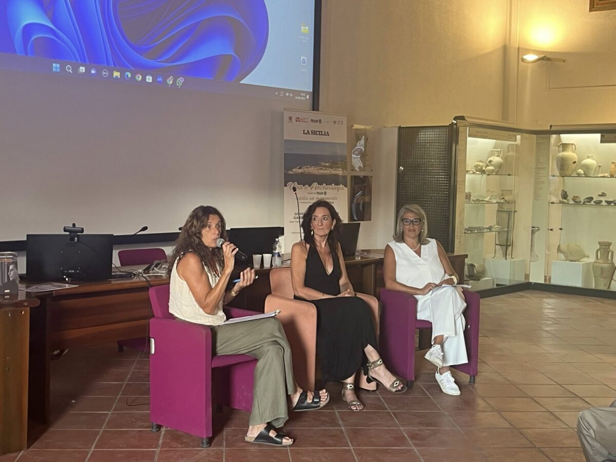 “Il mare colore dei libri” e la ‘Grammatica di un desiderio’ di Valentina Tonnini. VIDEO