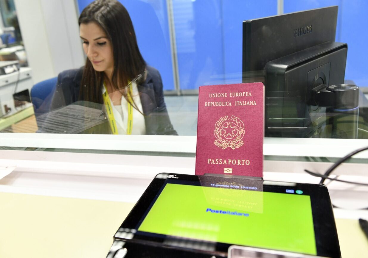 Negli uffici postali trapanesi arriva il servizio di richiesta passaporti