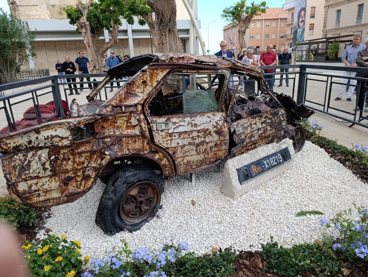 A Trapani il monumento con i resti dell’auto del giudice Palermo. Quinci: “Arte contro mafia”