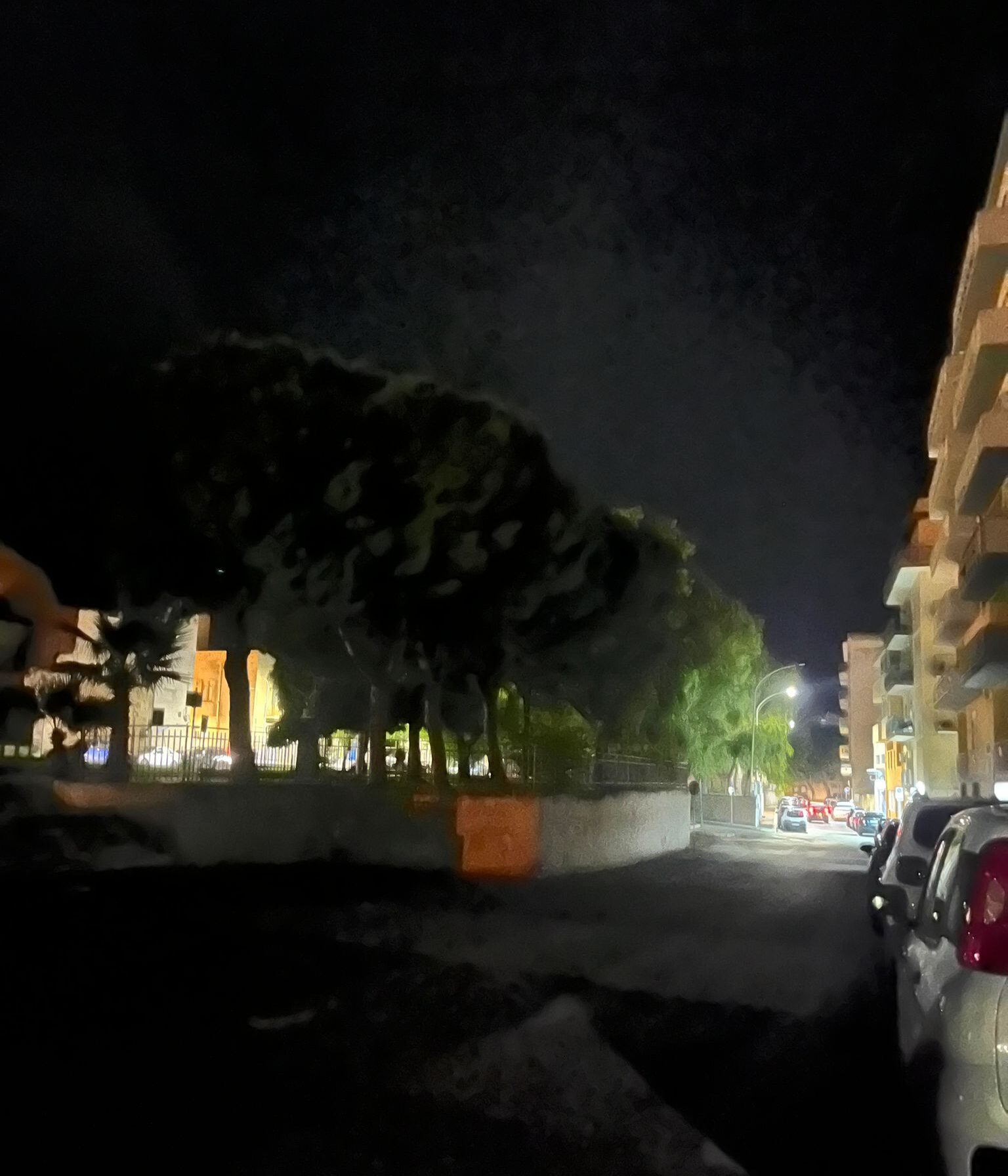 Marsala: Piazza Marconi al buio, camminare a piedi fa paura