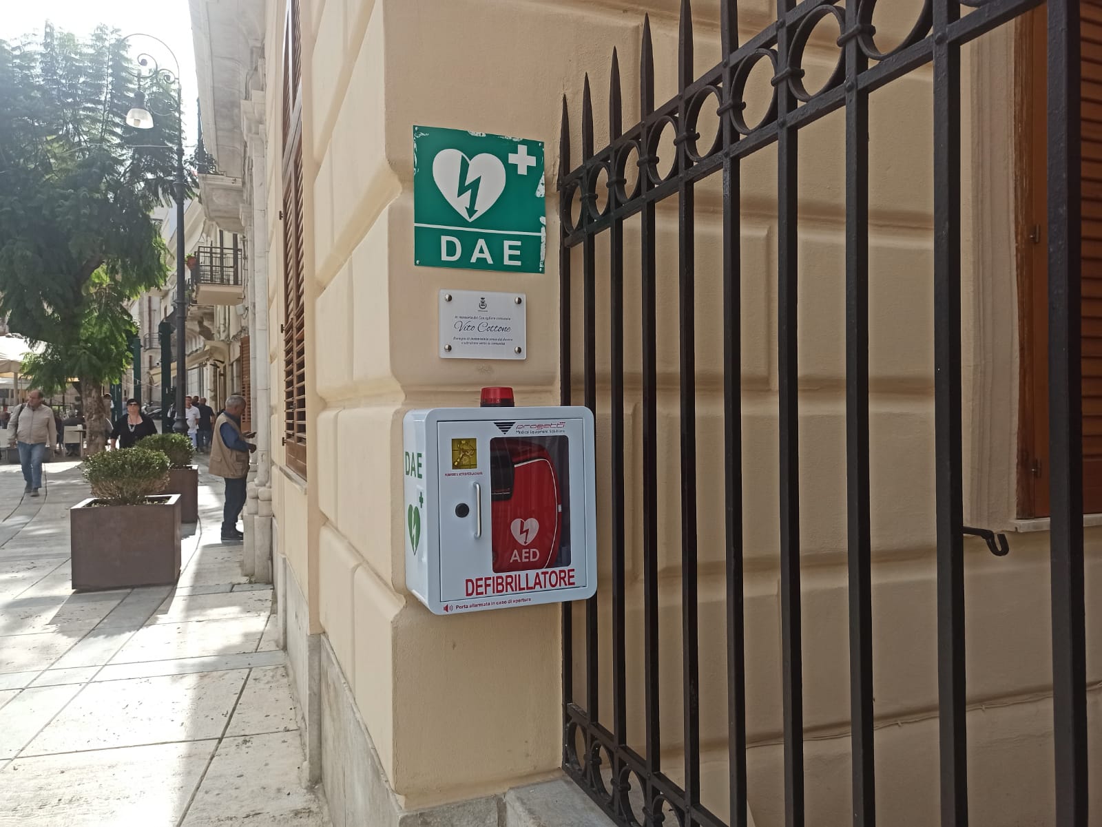 Al Comune di Alcamo un defibrillatore in memoria del consigliere Vito Cottone