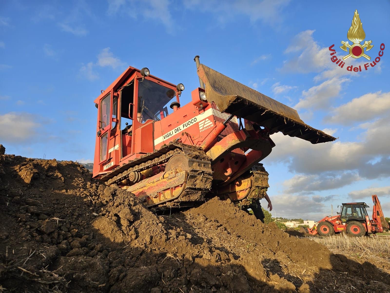 Trapani: al comando dei vigili del fuoco si è conclusa la formazione per operatori di macchine per il movimento terra