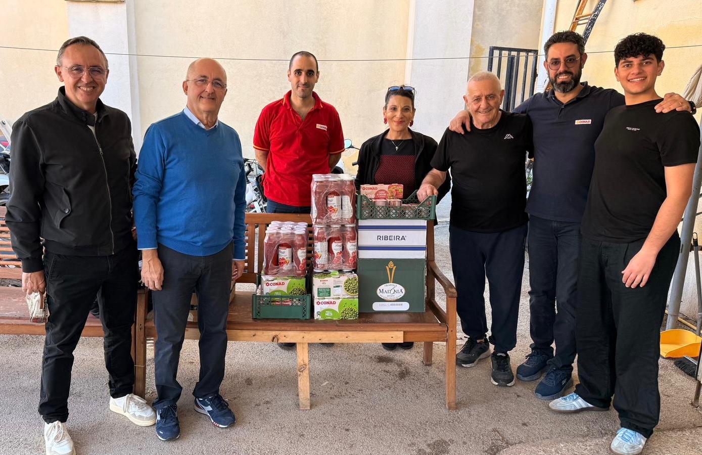 L’Interact Marsala dona generi alimentari per sostenere la Mensa “Giorgio La Pira”