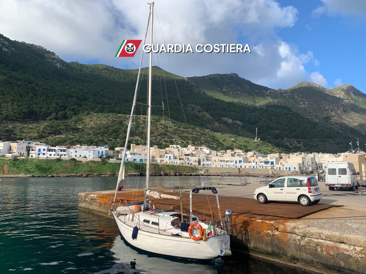 Imbarcazione in avaria al largo di Marettimo, due persone salvate dalla Guardia Costiera