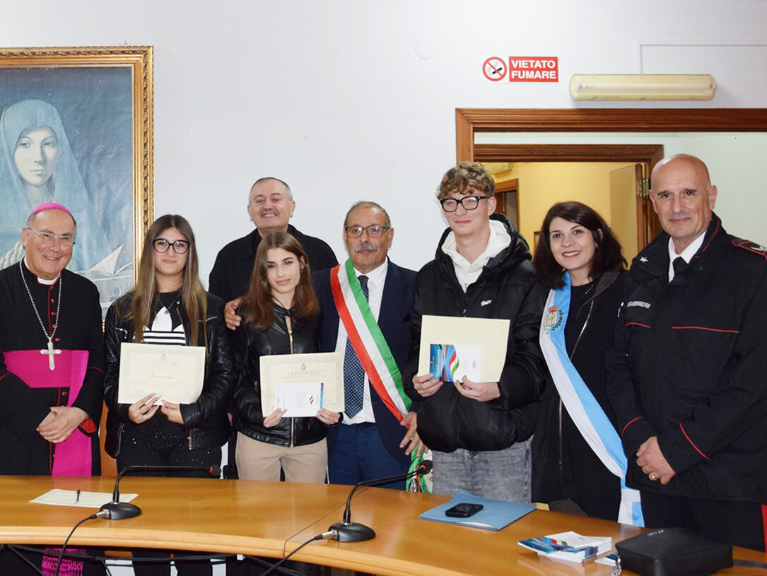 A Salaparuta donata copia della Costituzione a neo diciottenni