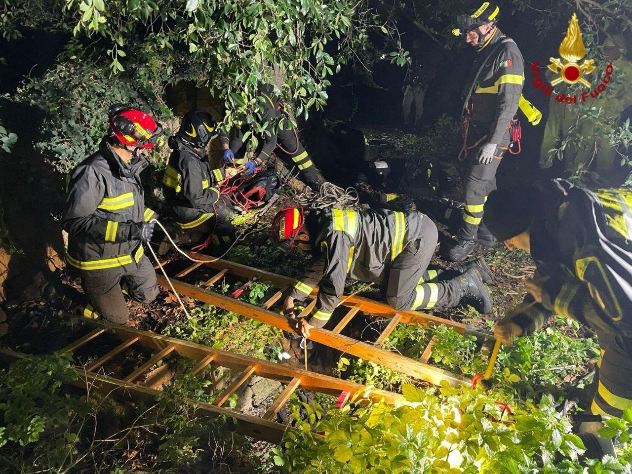 Marsala: cade in un pozzo di 30 metri ad Amabilina, i Vigili del Fuoco salvano 52enne