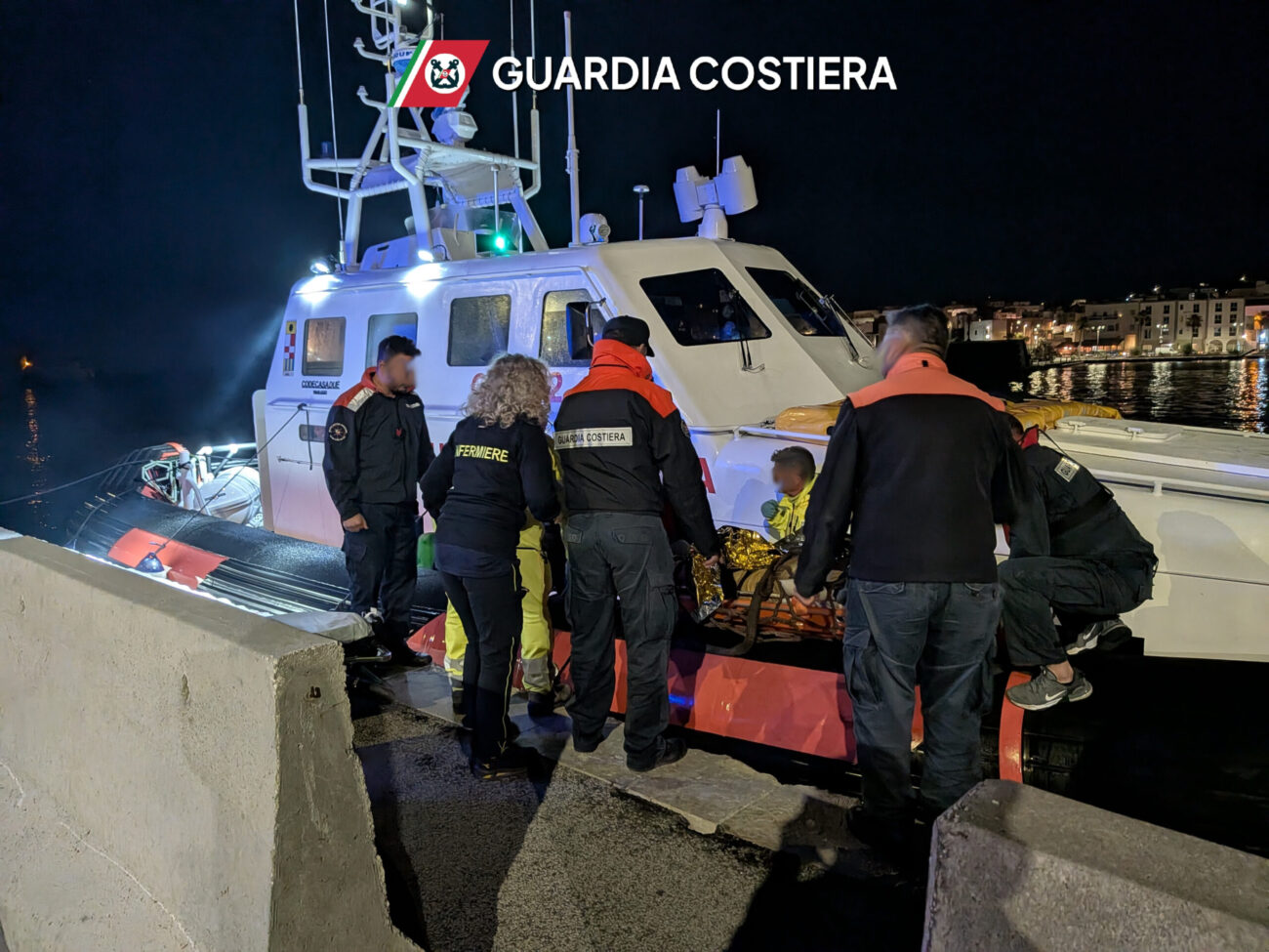 Cade in una nave mercantile, Guardia Costiera di Pantelleria lo soccorre e lo salva