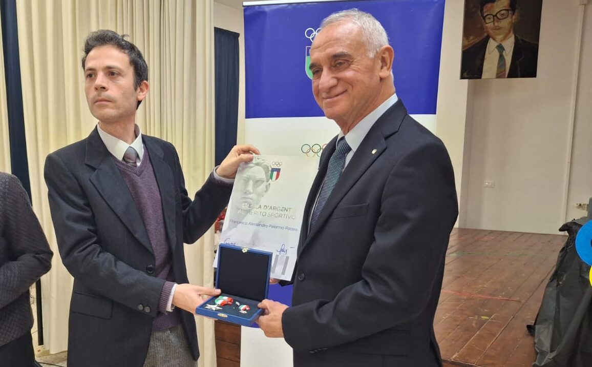 Canottaggio, consegnata a Francesco Palermo Patera la Stella d’argento al merito sportivo