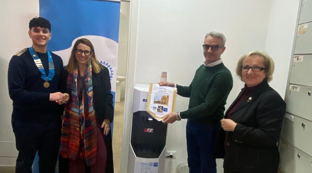 L’Interact dona al Liceo Classico un distributore di acqua potabile