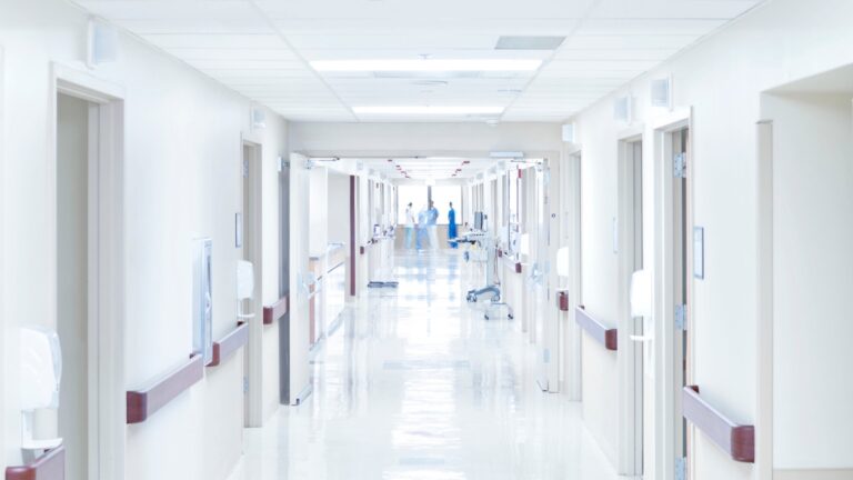 Ancora corruzione e tangenti nella Sanità siciliana, emesse 12 misure cautelari