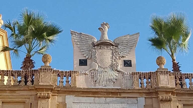 Marsala, nascono palme su Porta Garibaldi: “Monumento storico o terrazzo privato”? Interviene il PD