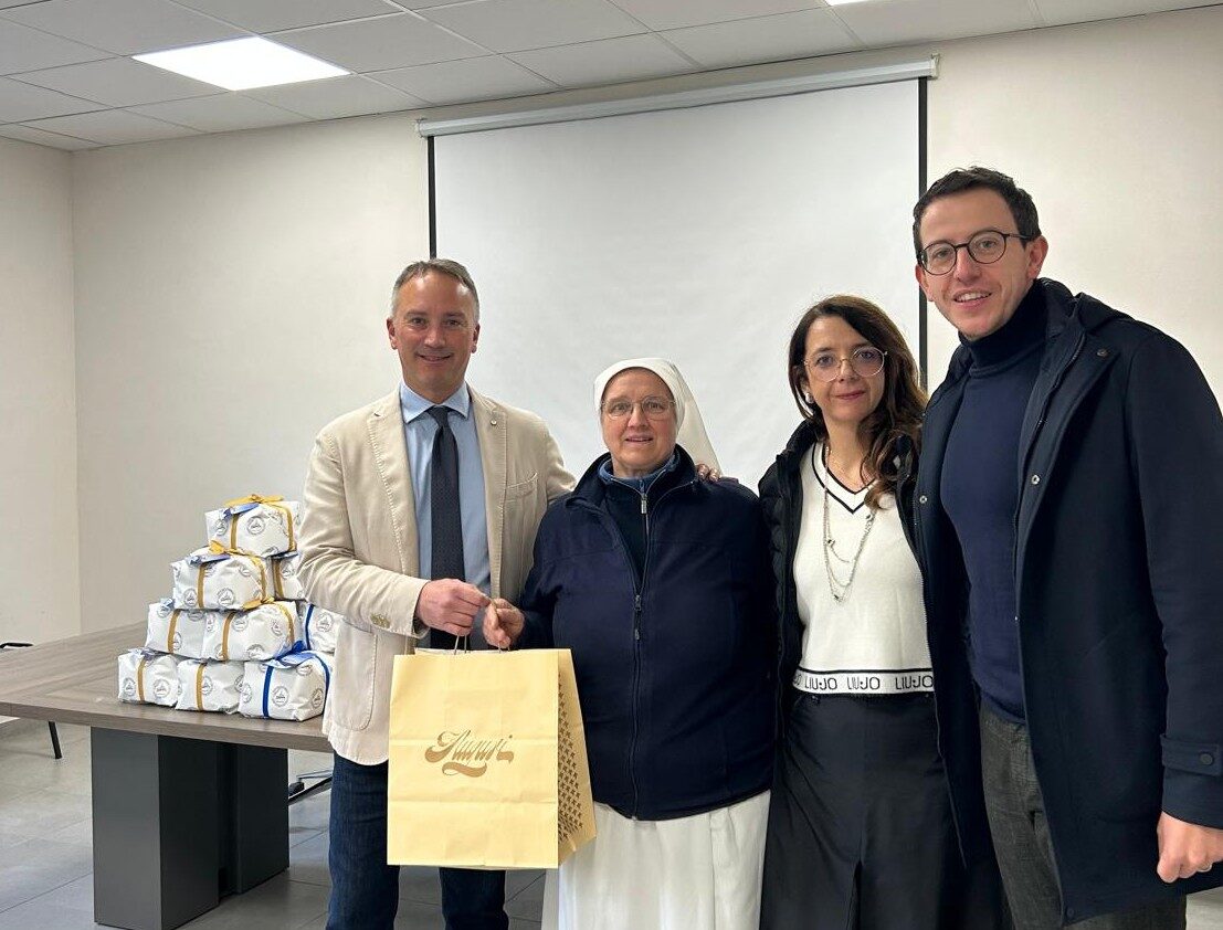 L’Ordine dei Medici vicino alle famiglie del quartiere Mazara 2, donati panettoni