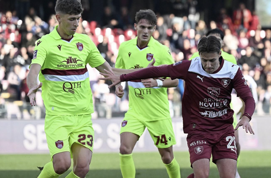 Calcio: bene il Trapani che pareggia a Salerno