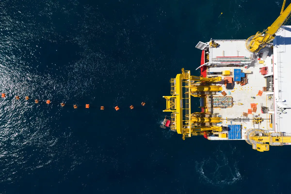 Completata la posa del primo cavo sottomarino Tyrrhenian Link che collegherà Sicilia e Sardegna