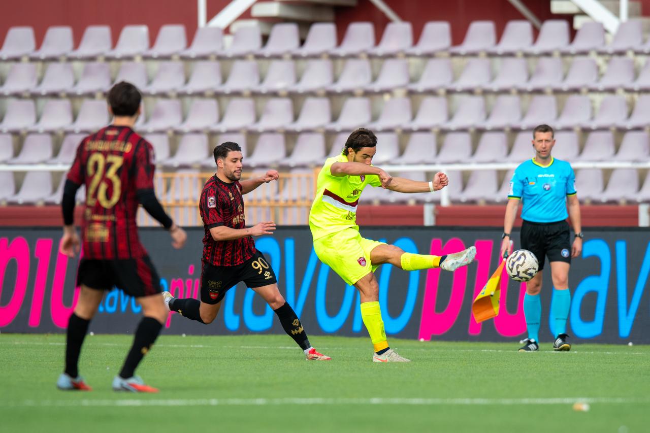 Calcio: poker del Trapani contro il Sorrento, ma sugli spalti esplode la contestazione contro Antonini