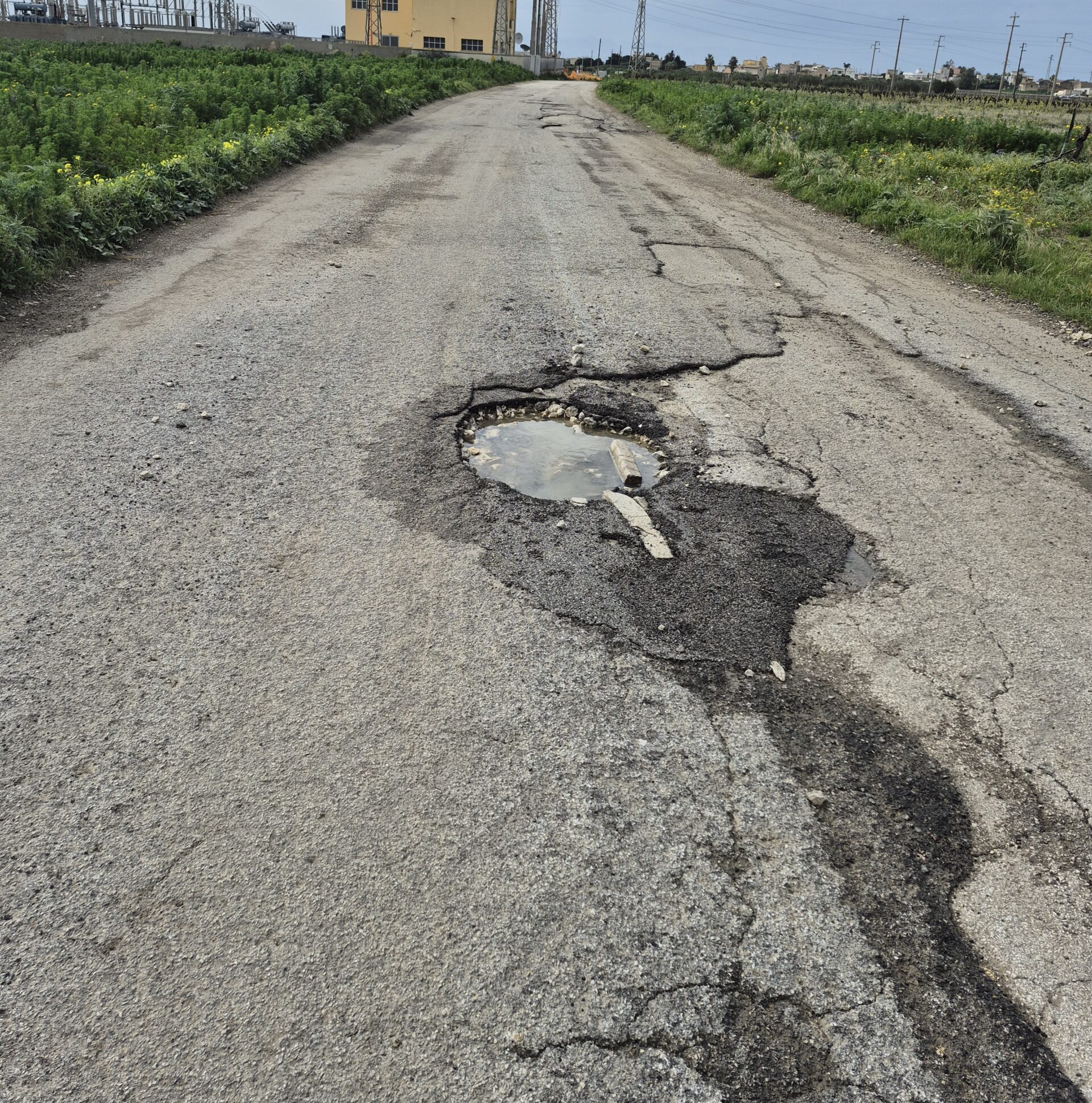 “Marsala fuori controllo, troppe buche e degrado ambientale”