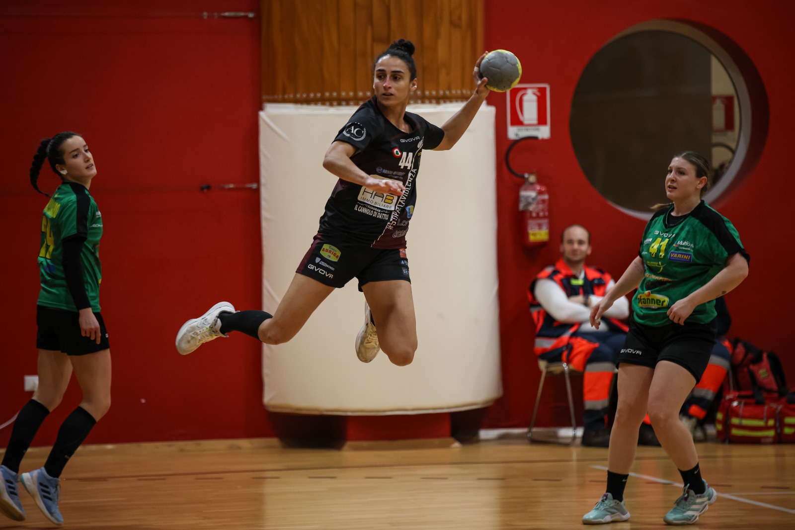 Pallamano, larga vittoria della capolista Erice contro Mestrino