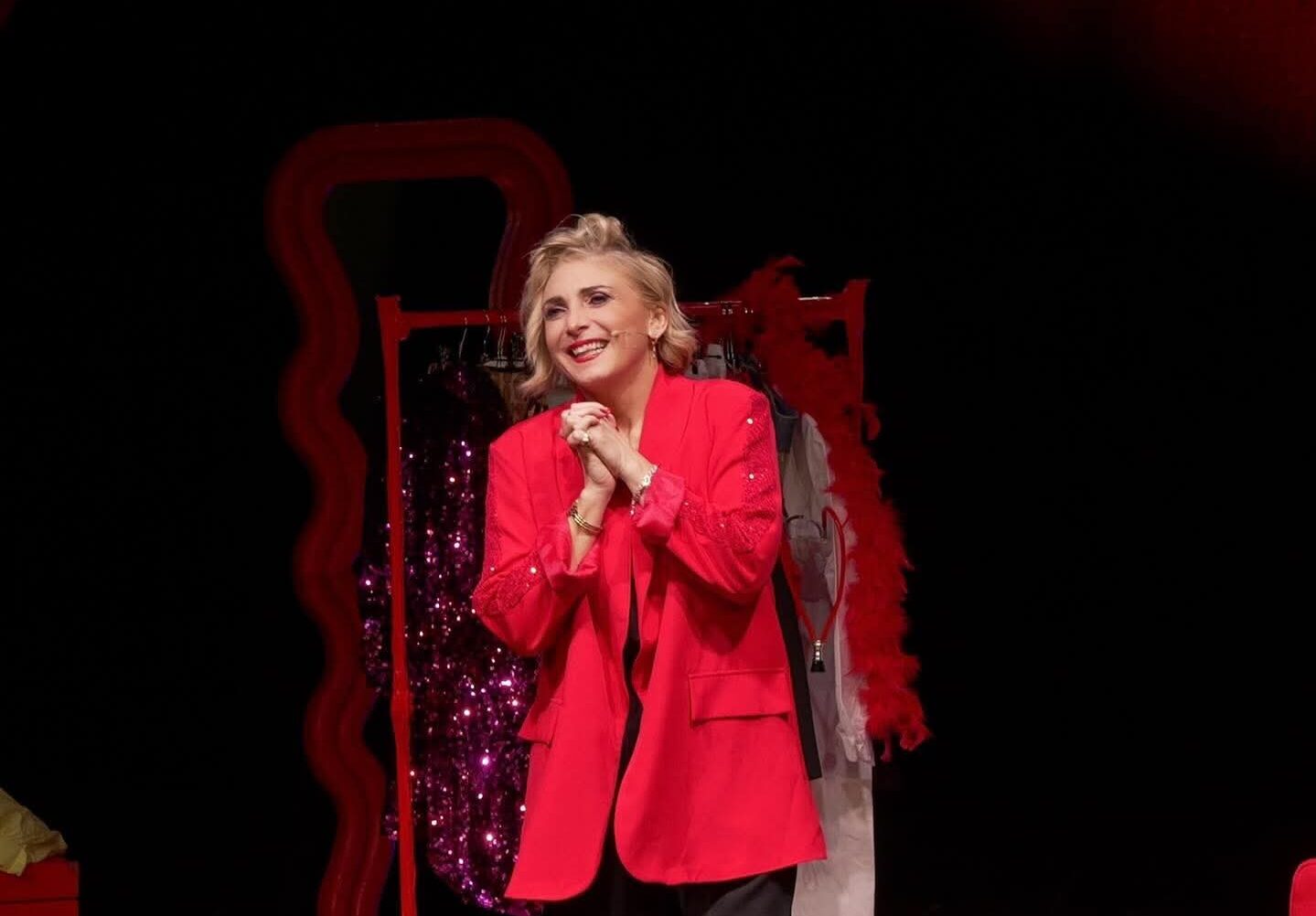 Trapani attende Barbara Foria in “Basta un filo di rossetto…!”