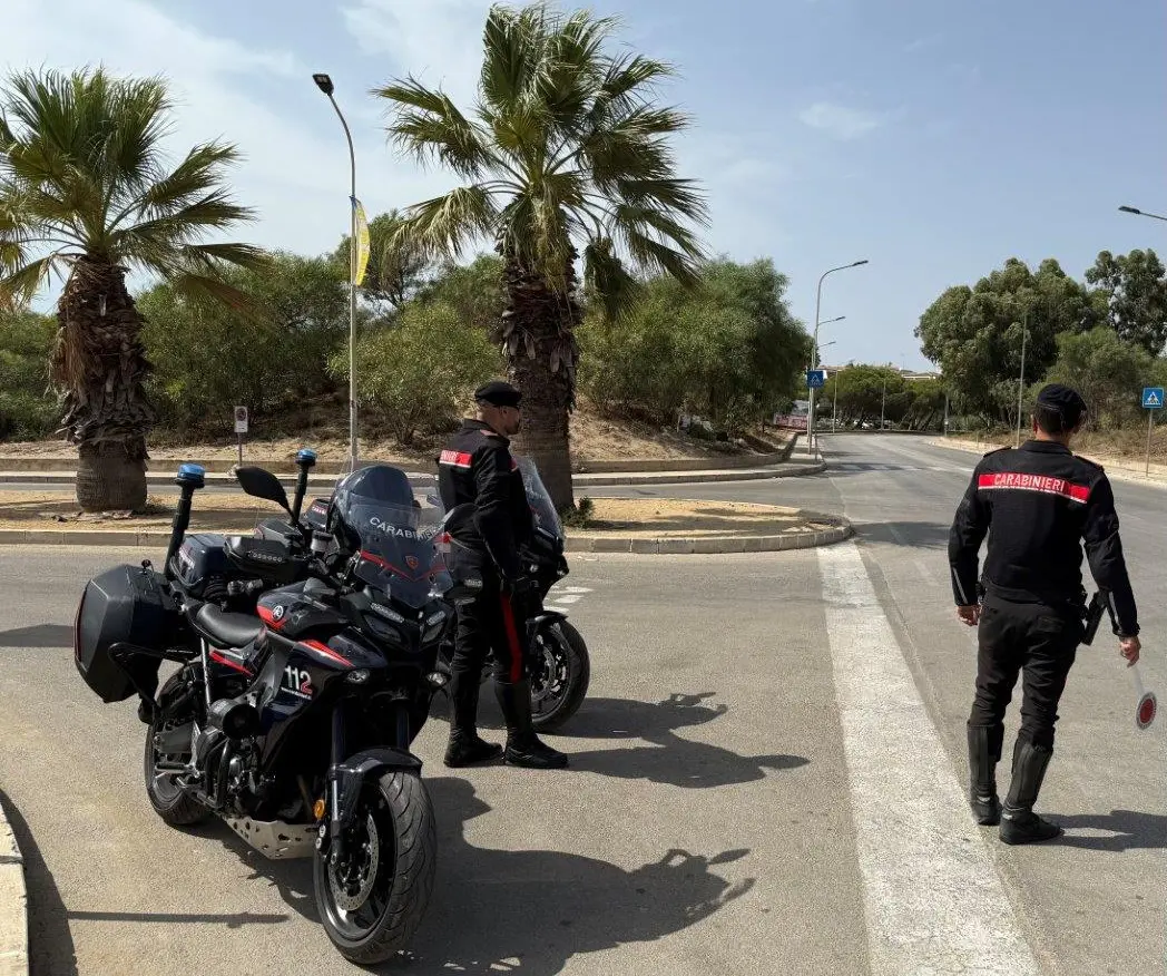 Gela, arrestato un 21enne per spaccio: sequestrato oltre 1 kg di hashish nascosto in casa