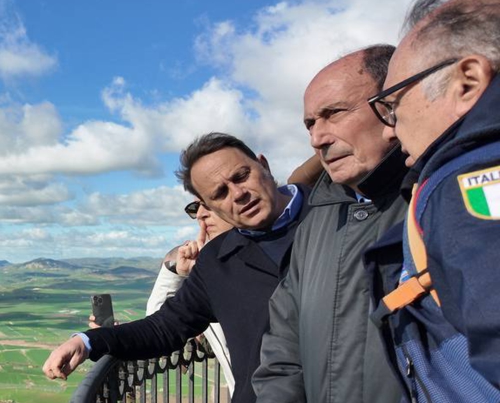 Schifani “Al lavoro per restituire una casa agli sfollati di Niscemi”. Pubblicato il bando per i ristori alle imprese danneggiate dal ciclone