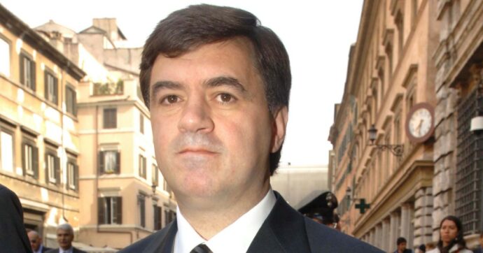 Truffa fondi europei, a giudizio Nino Papania e altri 9 imputati