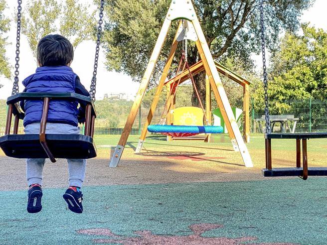 Spacciava vicino al parco giochi, 17enne denunciato a Mazara