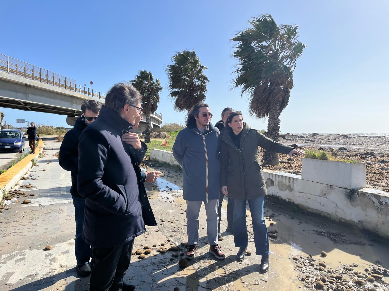 Elly Schlein in sopralluogo sul Lungomare di Mazara per verificare i danni del Ciclone Harry