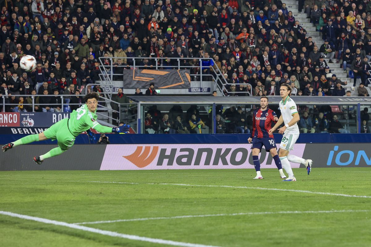 Pellegrini risponde a Bernardeschi, Bologna-Roma 1-1