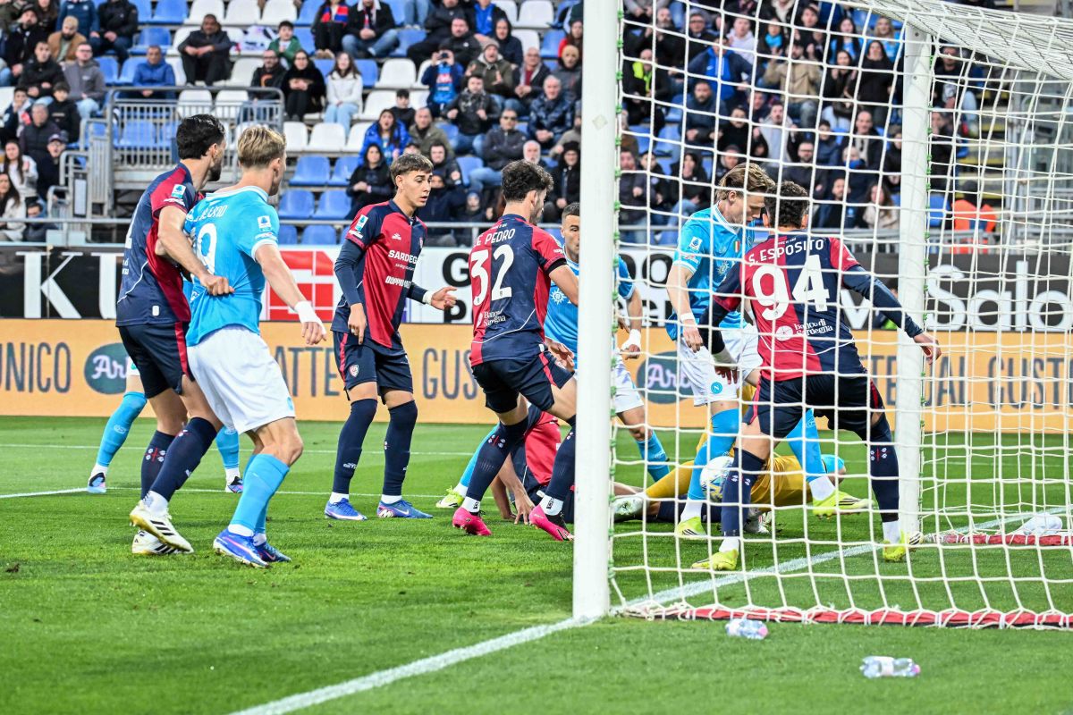 Basta McTominay, il Napoli vince di misura a Cagliari