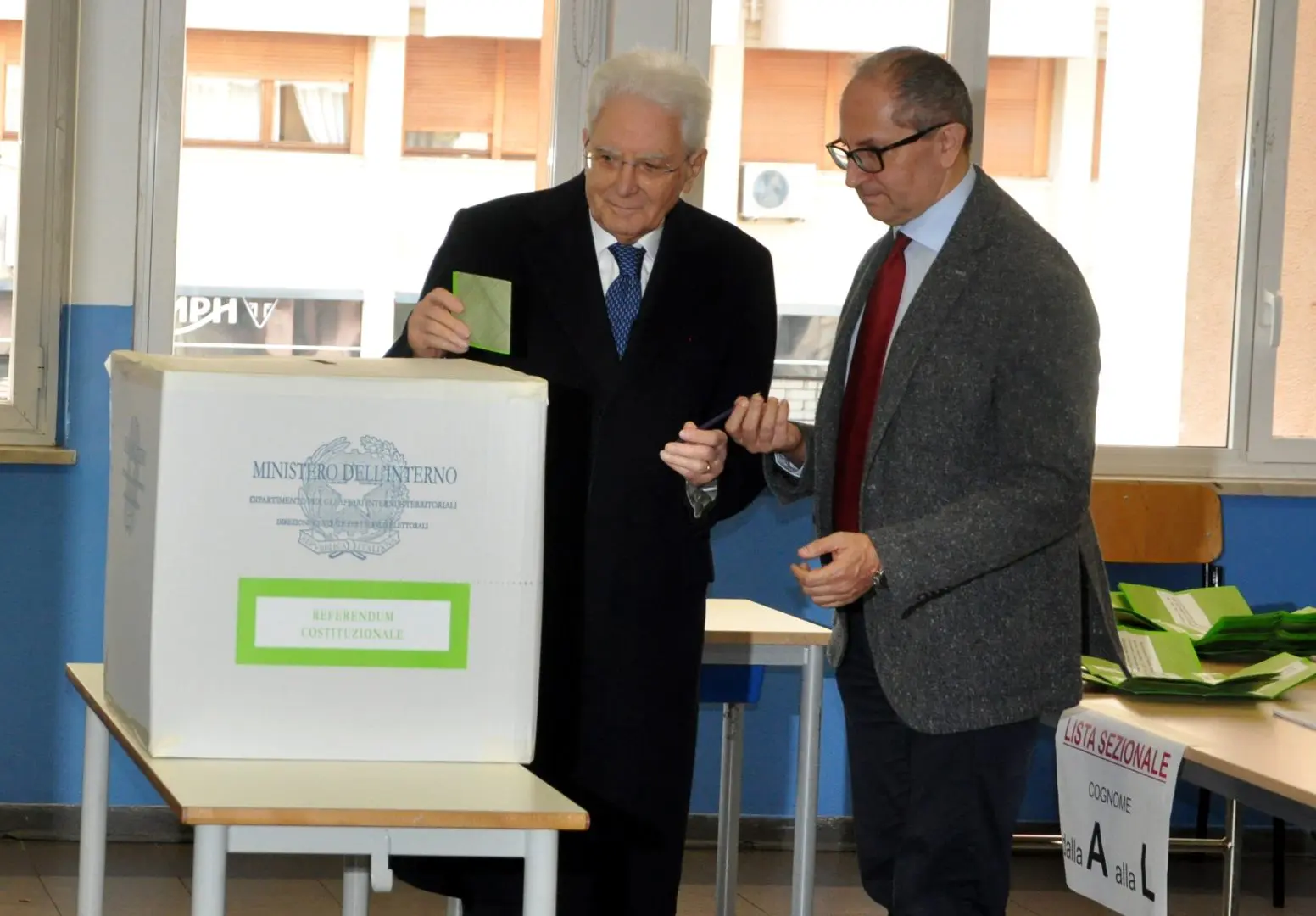 Referendum, Mattarella ha votato a Palermo