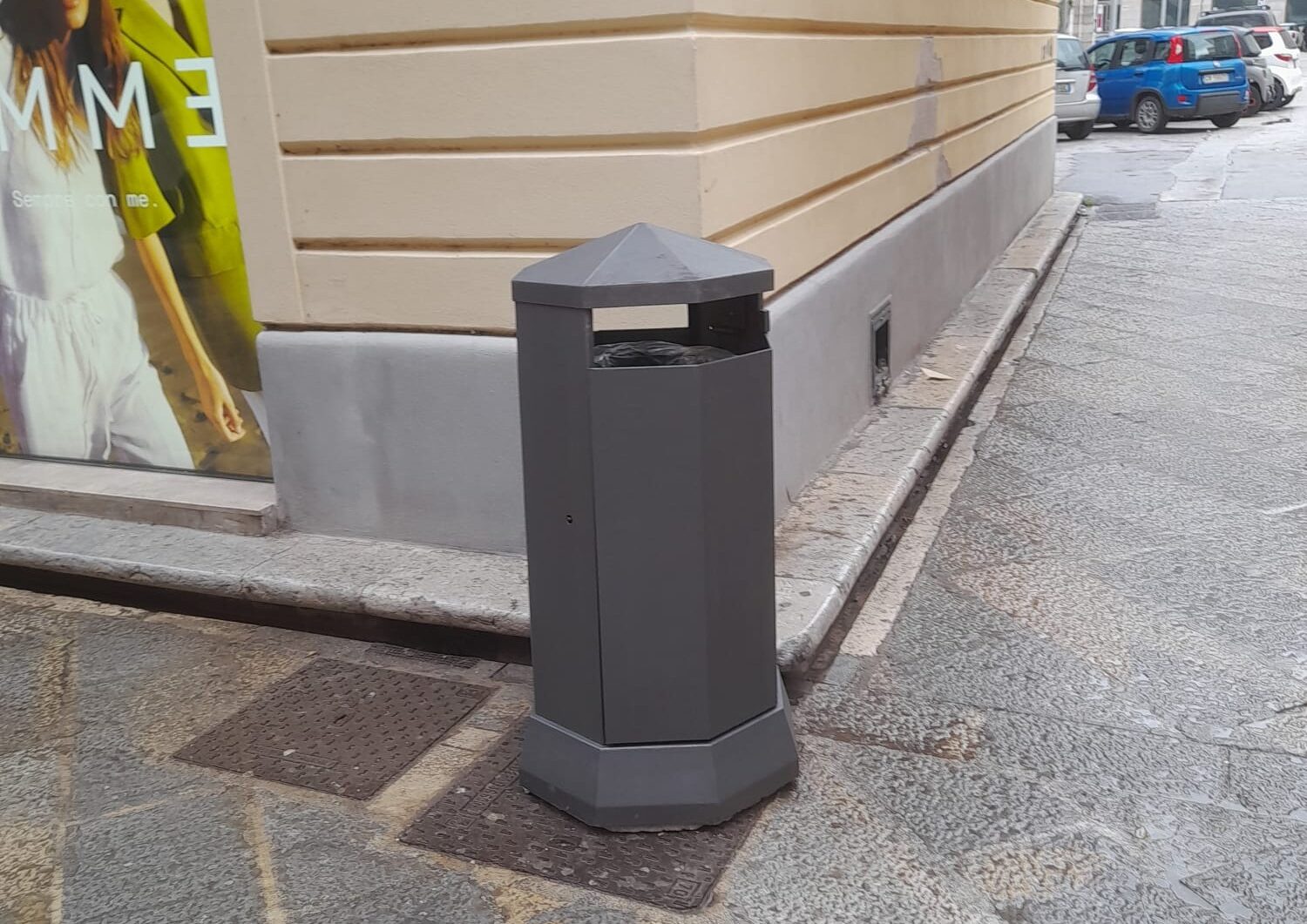 Trapani, i cestini tornano al loro posto: completata la manutenzione straordinaria