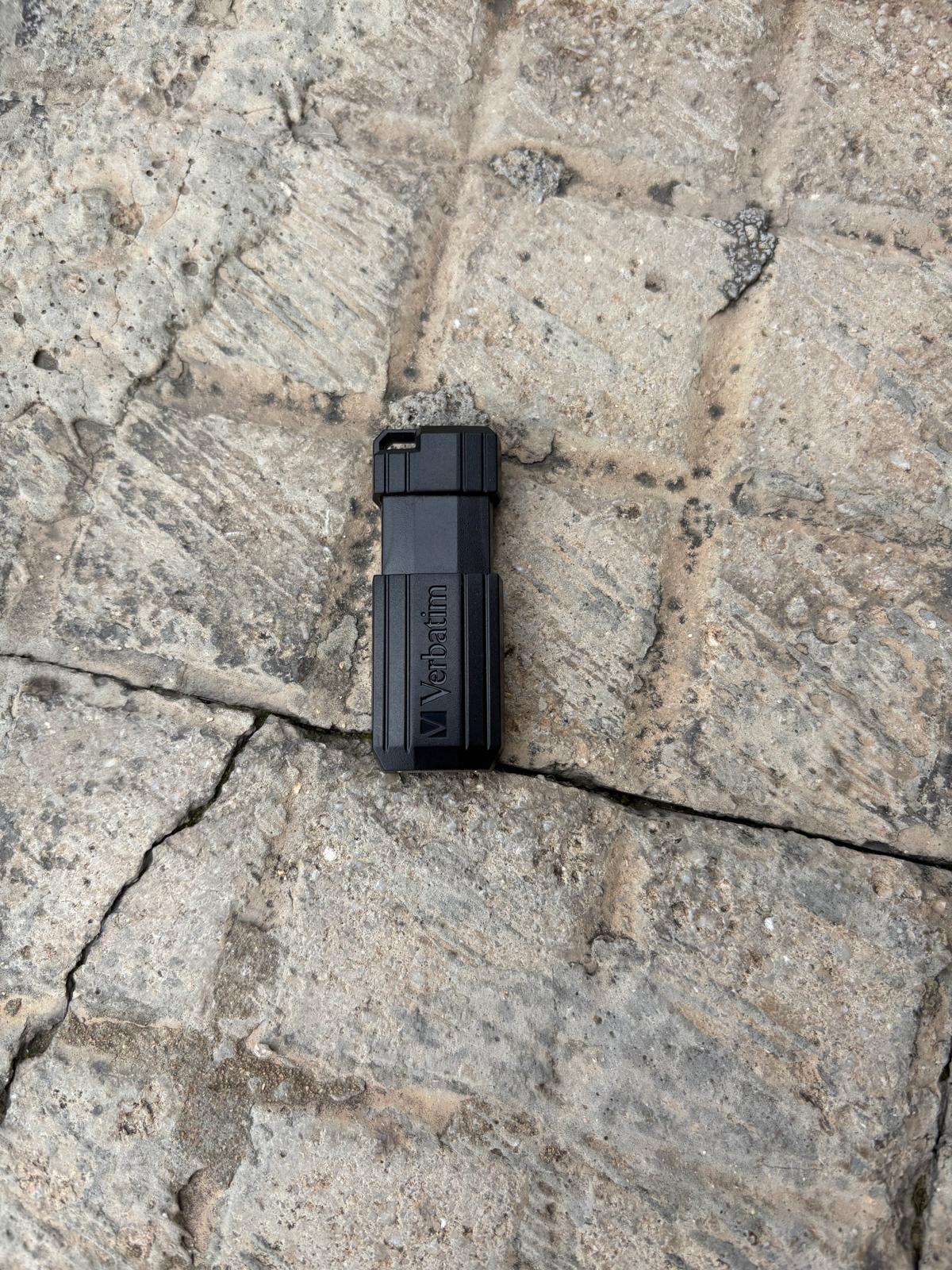 Pen drive-cyber trappole sparse per Marsala: “Non raccoglietele, sono pericolose”