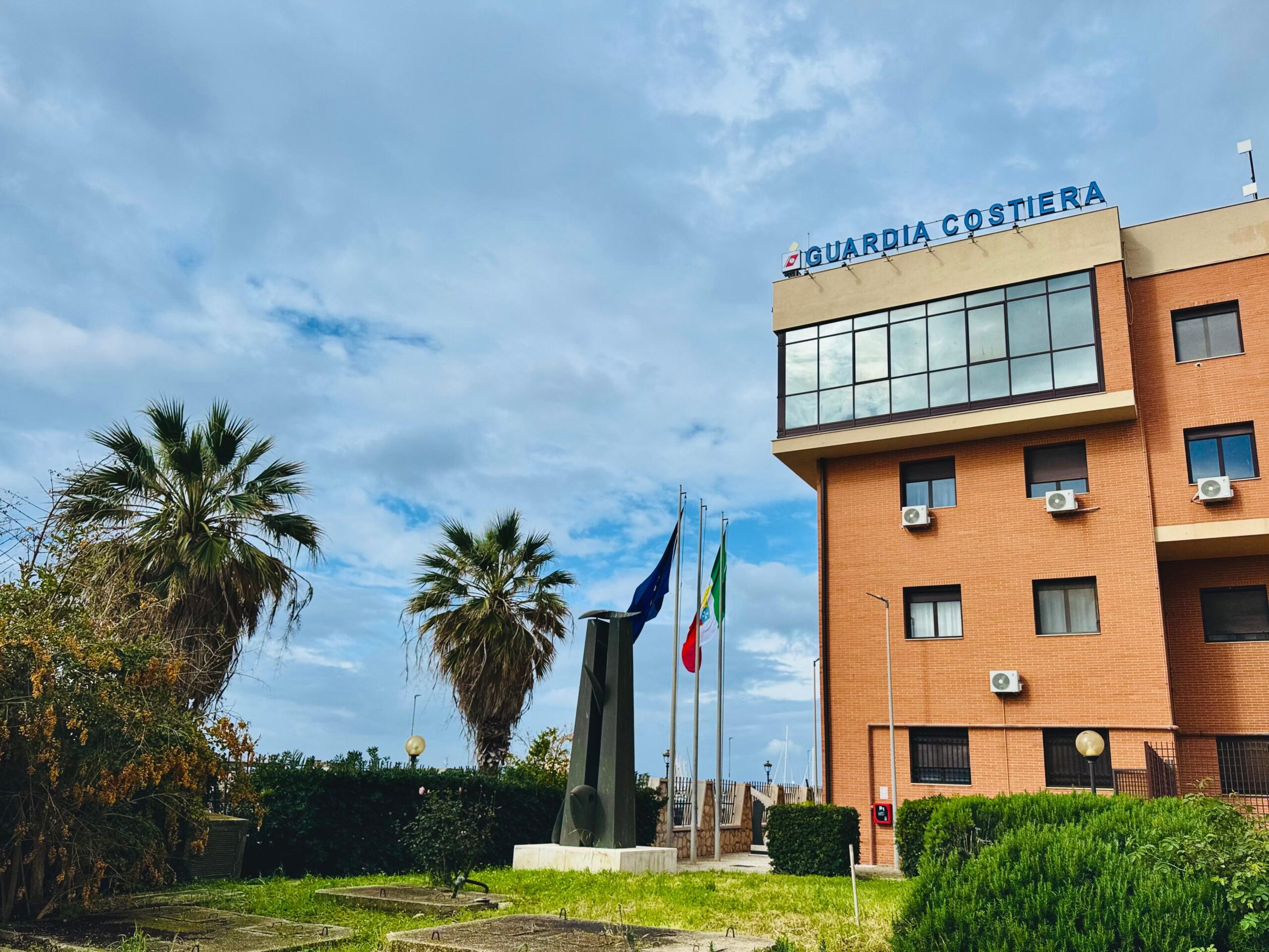 Irregolarità nell’attività di autolavaggio a Trapani: tre denunce e undici box sotto sequestro