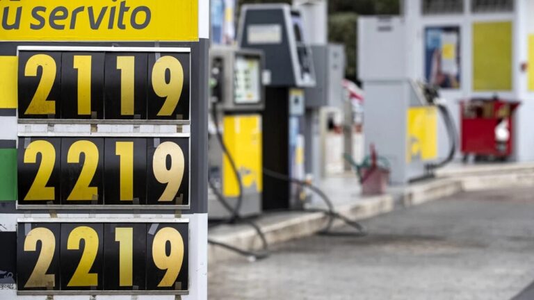 La guerra in Iran fa volare i prezzi del carburante a 1,99 in Sicilia e nel trapanese