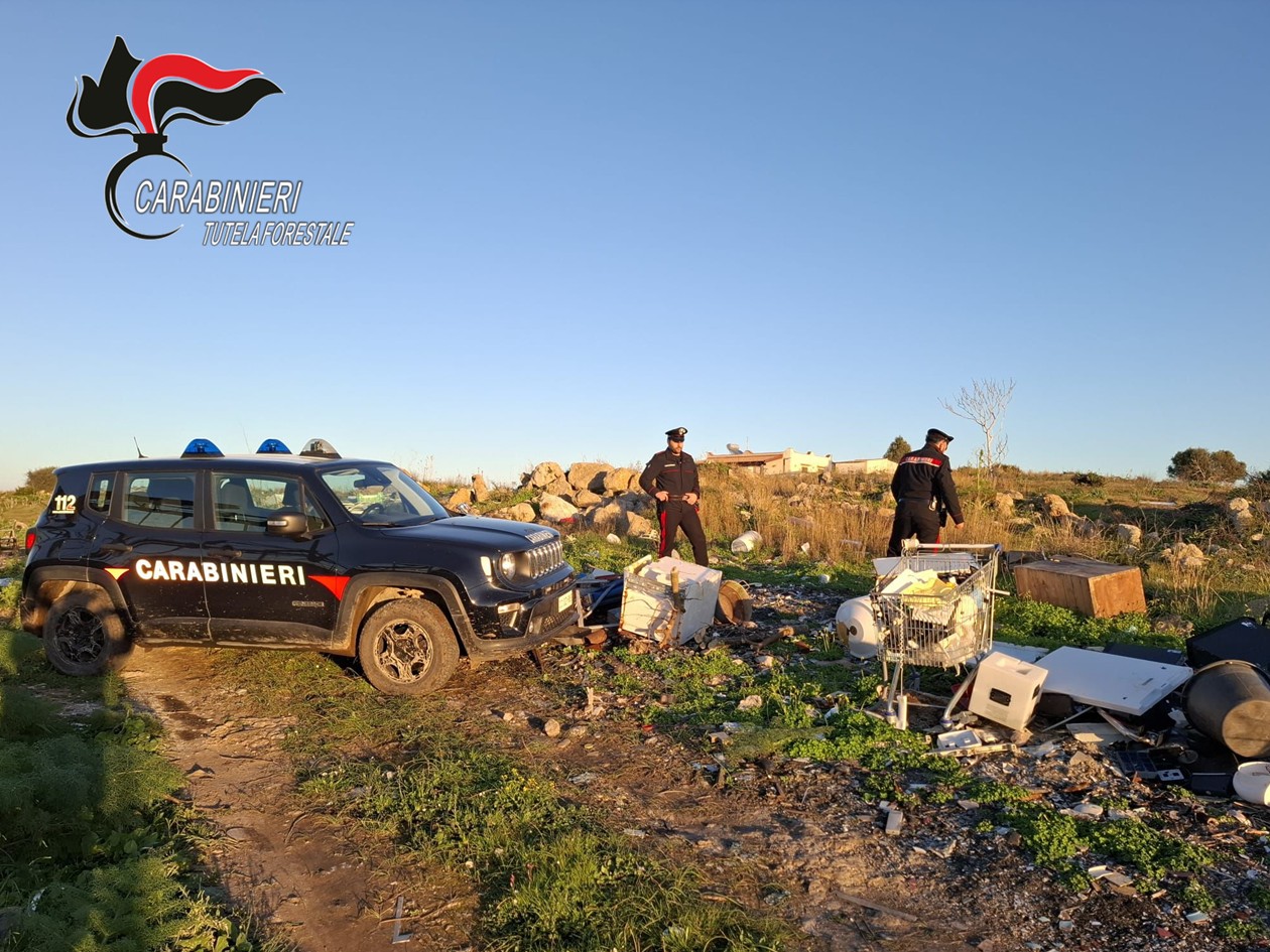 Marsala: scaricava rifiuti speciali in periferia, denunciato 54enne