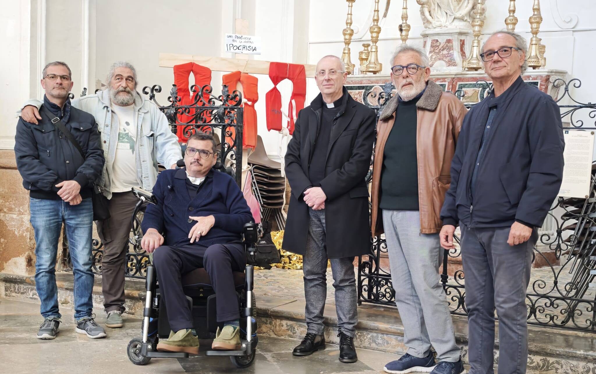 Marsala: una croce contro l’ipocrisia, per sensibilizzare sulle morti in mare