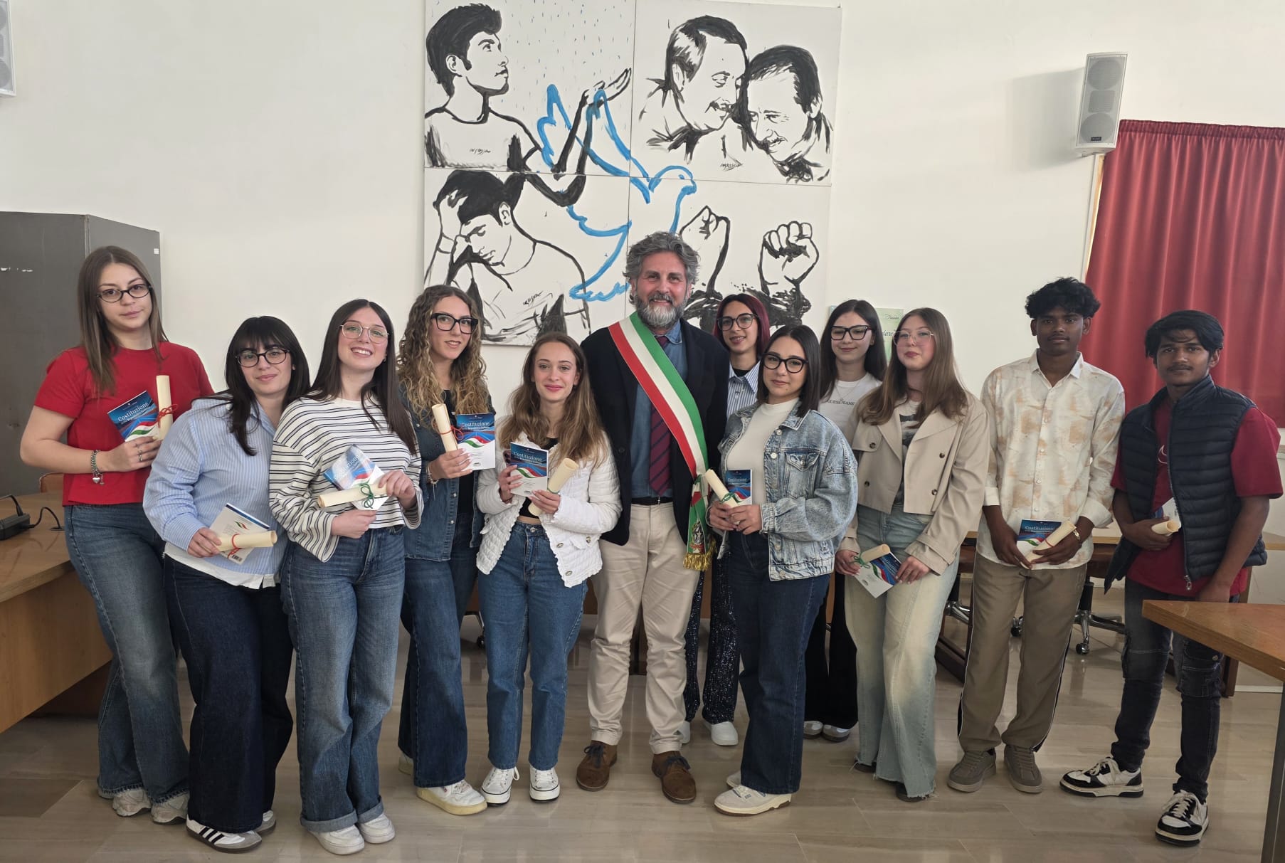 Petrosino celebra il 25 Aprile consegnando la Costituzione ai 18enni: “Riconquistare la democrazia”