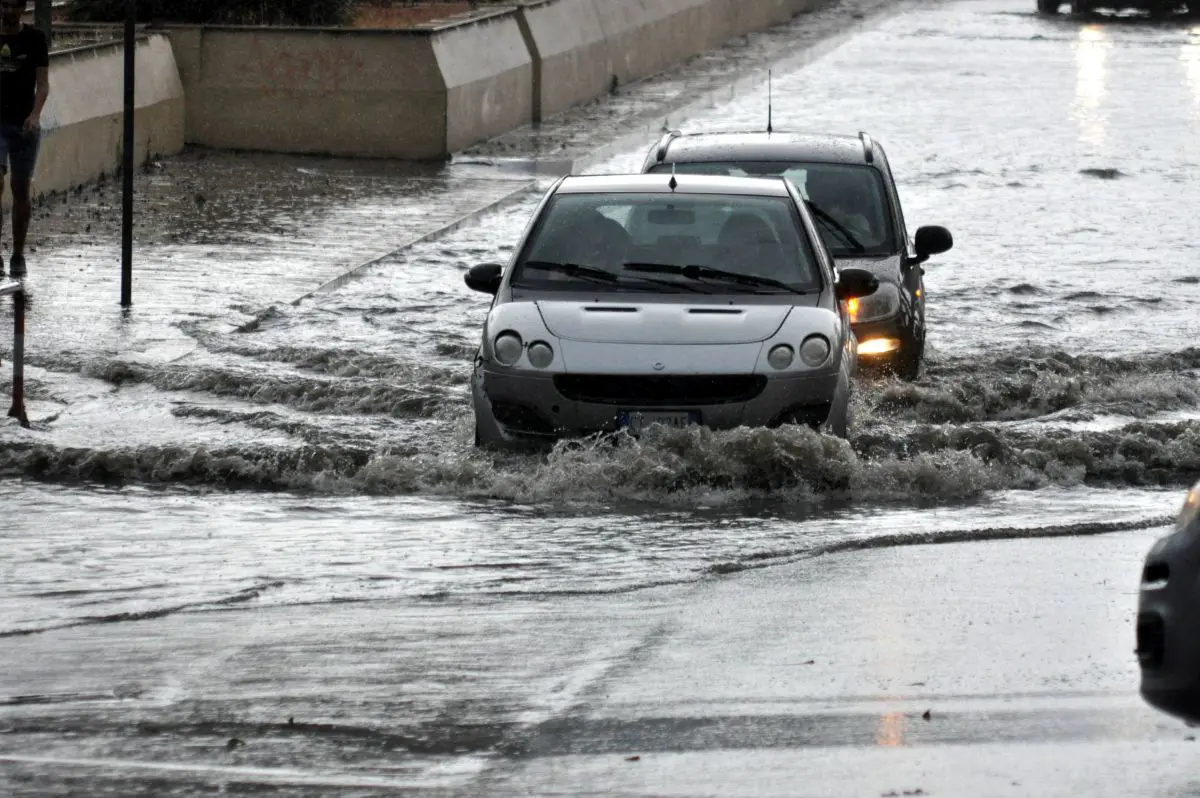 Sicilia nella morsa del maltempo. Allagamenti a Palermo e provincia, disagi alla viabilità