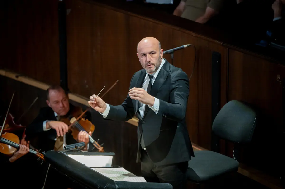 Il maestro Riccardo Frizza torna sul podio dell’Orchestra del Teatro Massimo di Palermo
