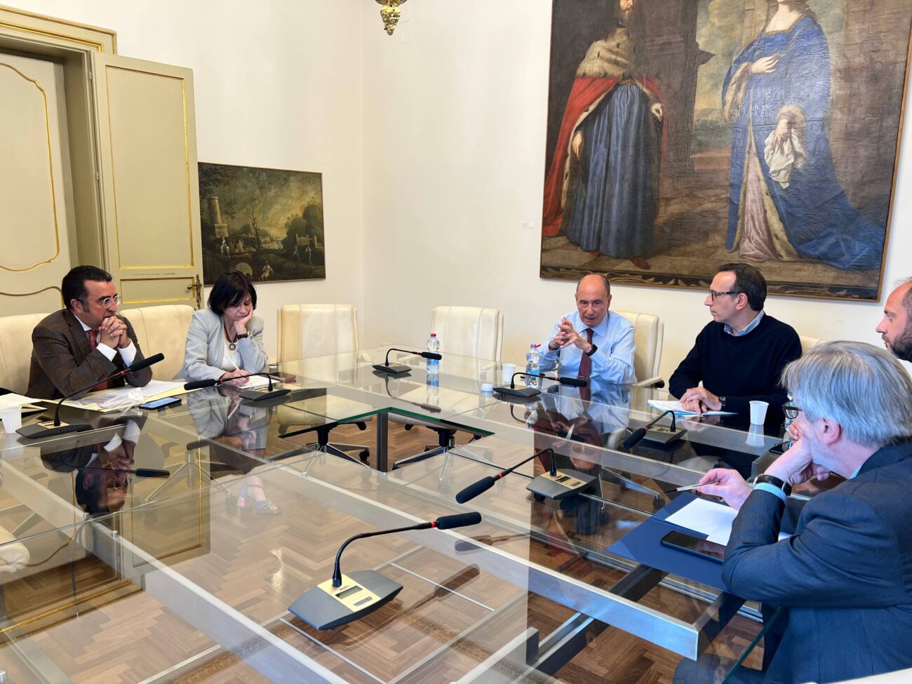 Caro carburanti, riunione in Regione: allo studio soluzioni per sostenere spese di traghettamento