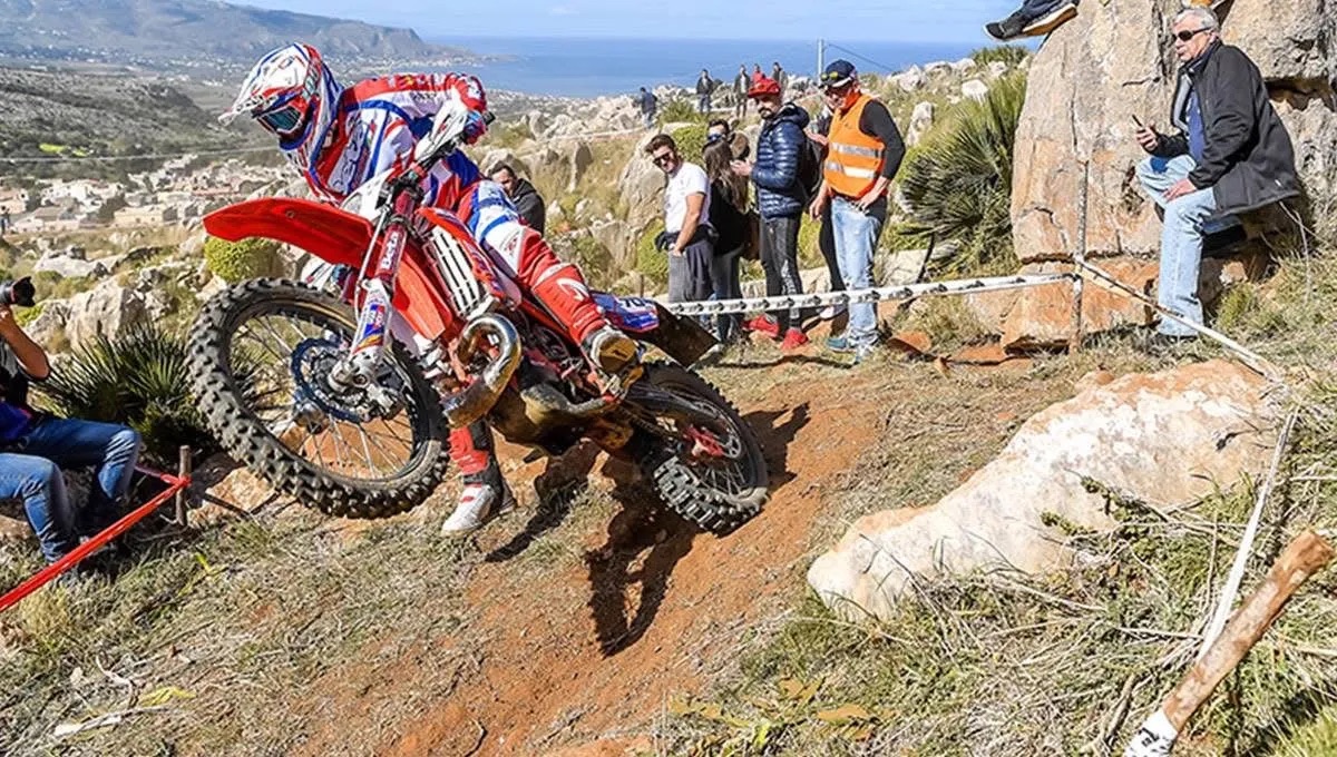 Custonaci accende i motori del mondo con l’EnduroGP 2026