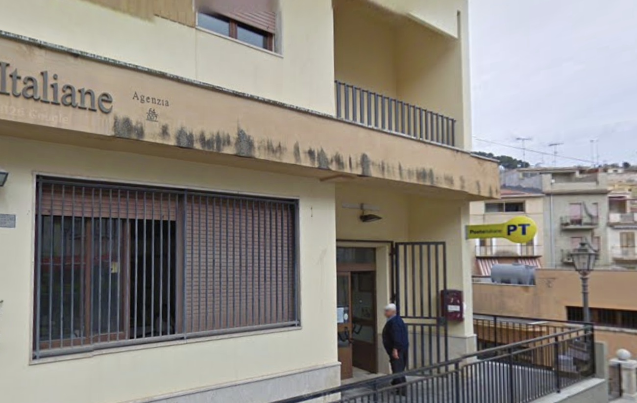 A Calatafimi l’ufficio postale si rifà il look, servizi proseguono in un container