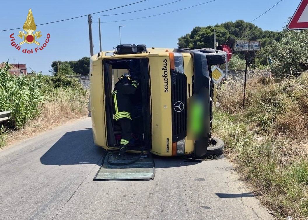 Scontro auto-scuolabus, migliorano le condizioni dei feriti. Dimessi 3 minori