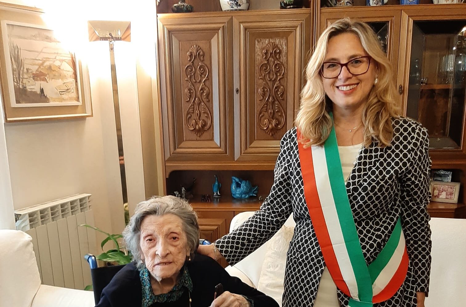 La ‘prima’ da sindaca per Andreana Patti con una centenaria marsalese