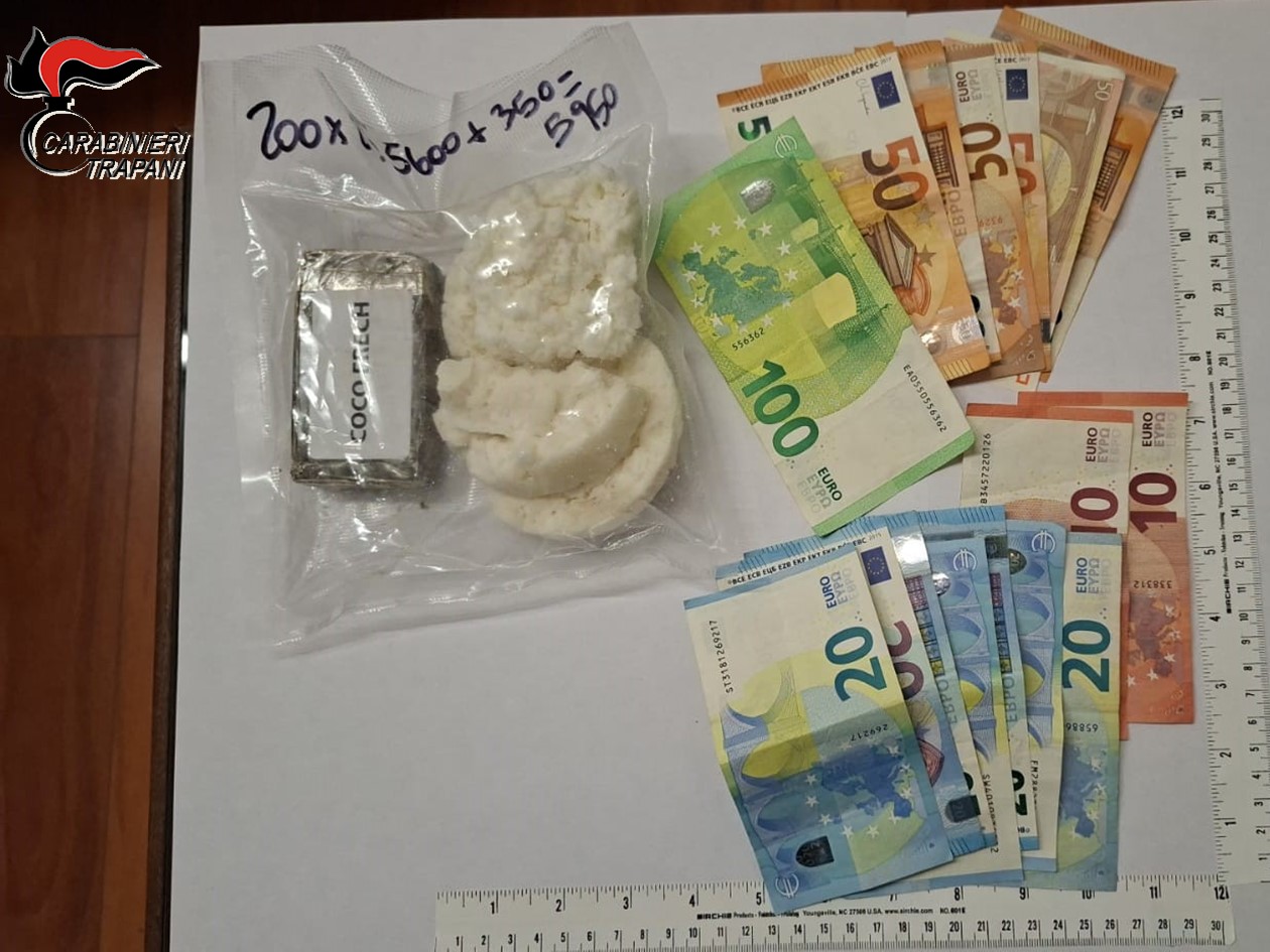 Ad Alcamo arrestato spacciatore 19enne, girava con hashish e crack in auto
