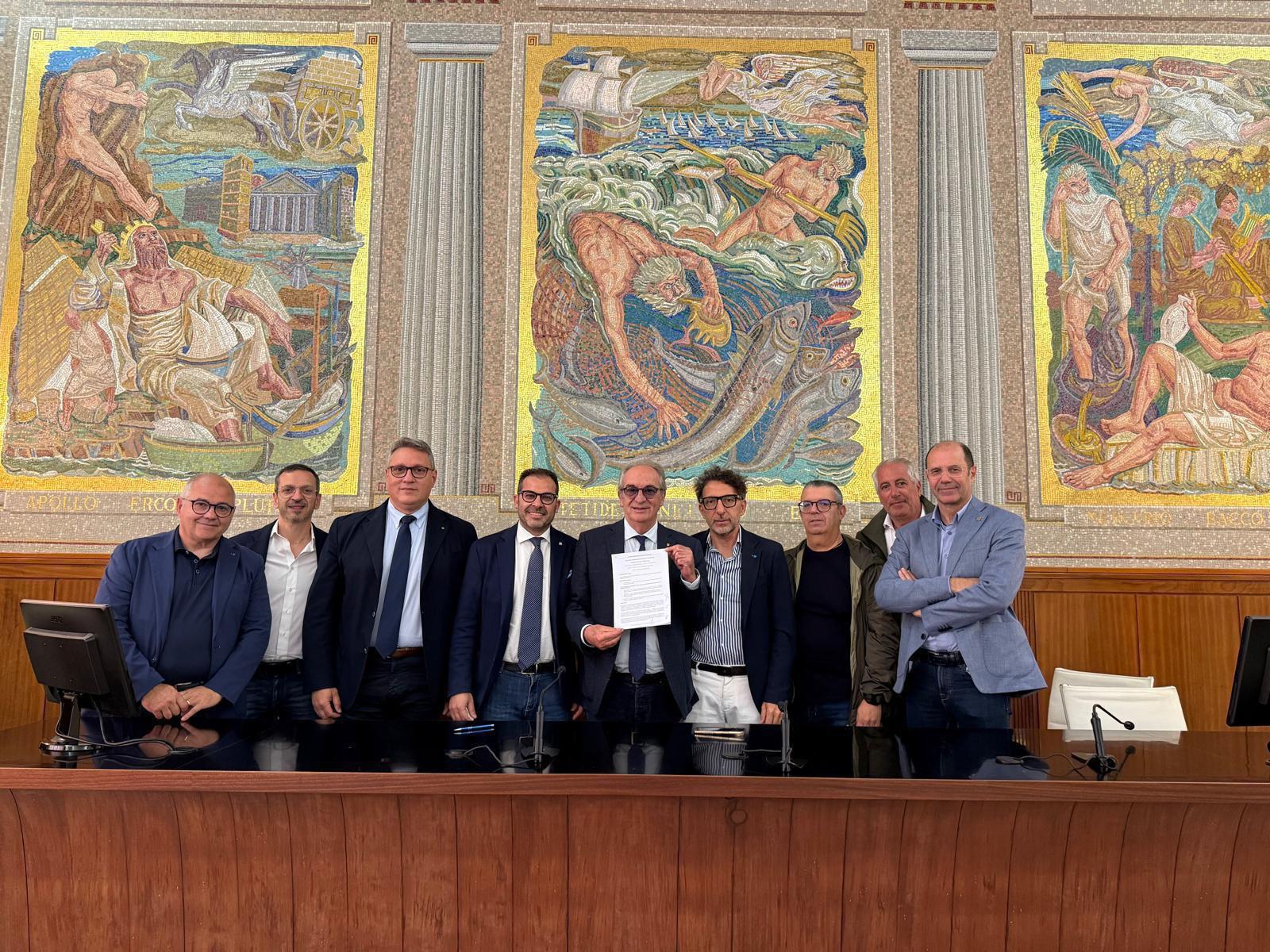 Trapani, firmato l’accordo sul lavoro stagionale nel turismo e nel commercio contro il sommerso
