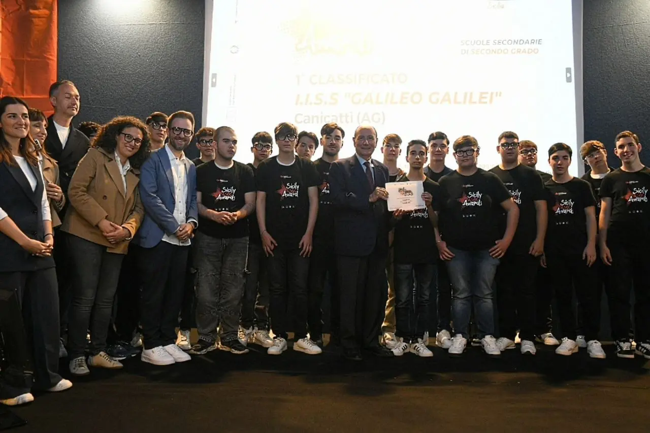 Schifani premia gli studenti siciliani “Valorizziamo l’impatto dei fondi comunitari sul territorio”